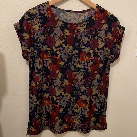 Round Neck, Short Sleeve - Picture 4 of 5